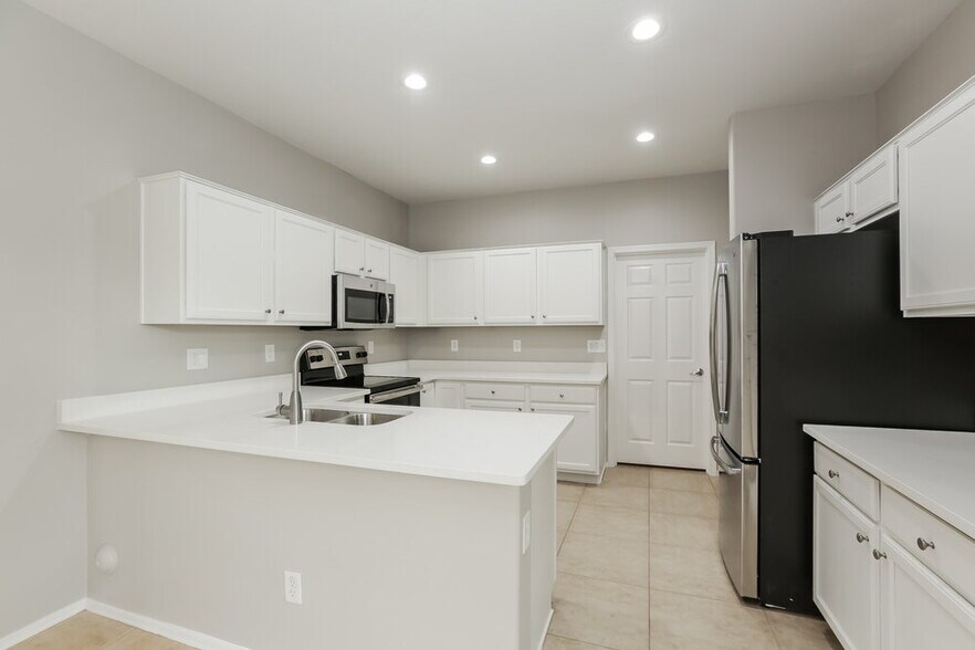 Building Photo - 9416 W Odeum Ln