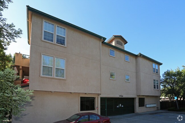 Building Photo - 3744 Pennsylvania Ave