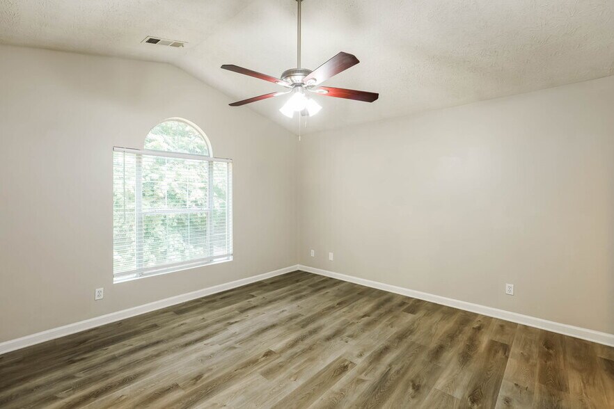 Building Photo - 3054 Aberdeen Way