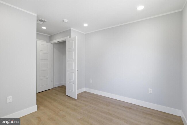Building Photo - 1511 W Flora St