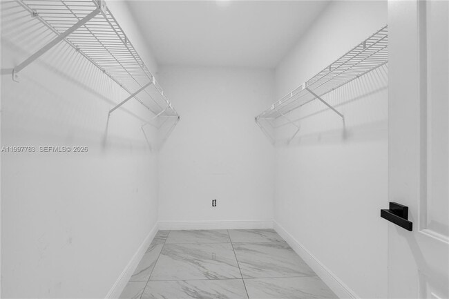 Building Photo - 702 NW Orchid St