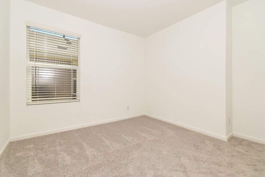 Building Photo - 1718 Crossbill St