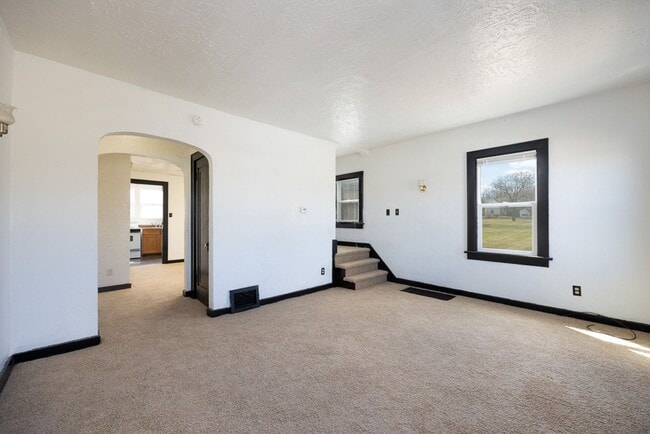 Building Photo - Trail St 223-225 W