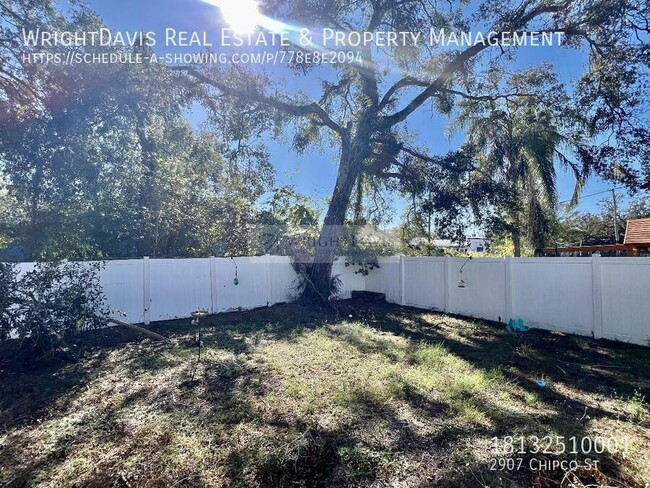 Building Photo - Stunning and newer  3/2 home in Tampa!