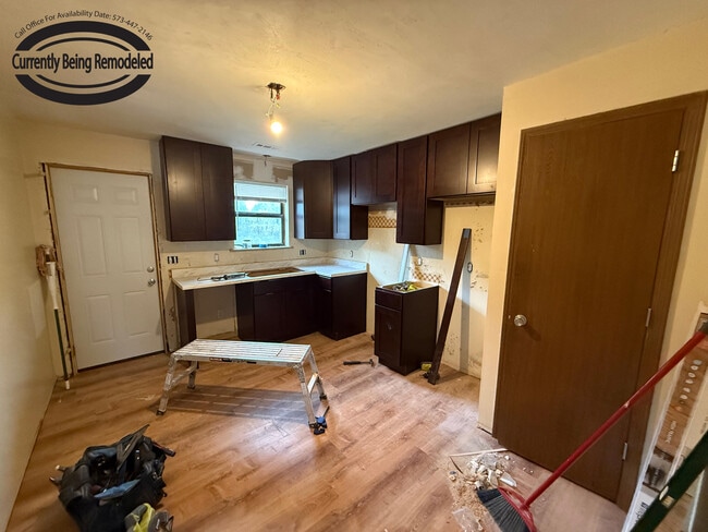 Building Photo - 420 NE Park Ln