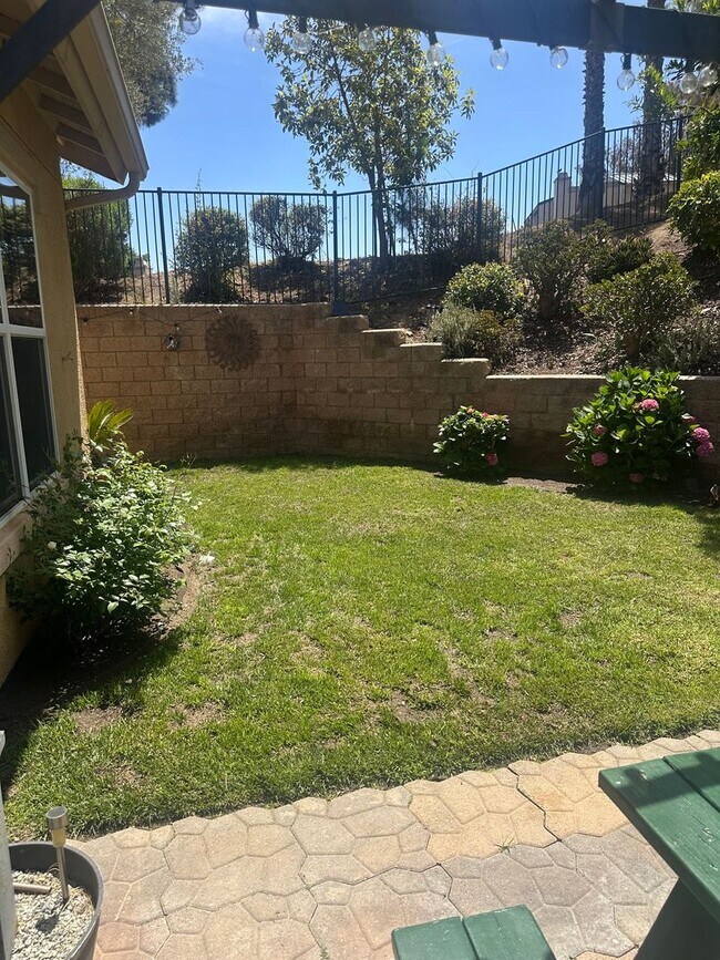 Building Photo - AVAILABLE NOW!!! 3 Bedroom 3 bath Private OASIS backyard in Vista, CA.