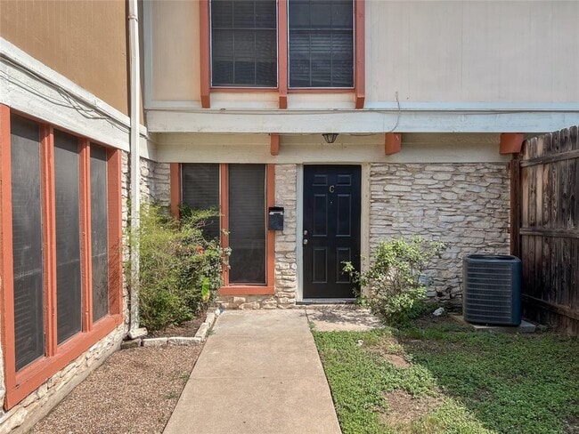 Primary Photo - 7206 Creekside Dr