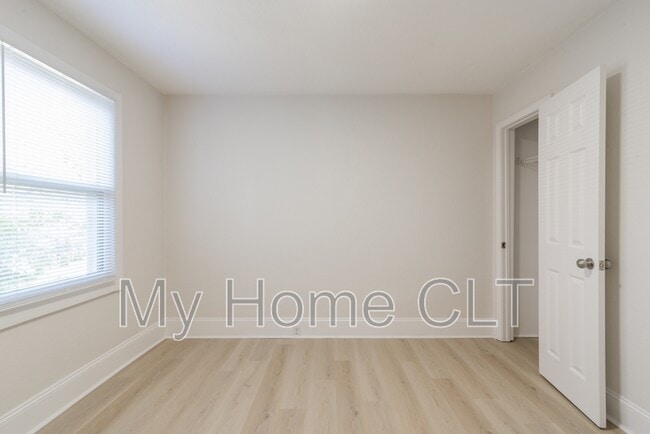 Building Photo - 314 Elm St