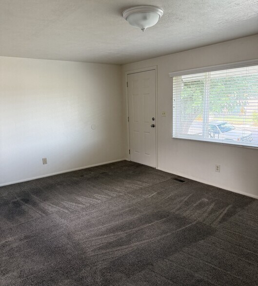 Building Photo - 1533 S 100 E