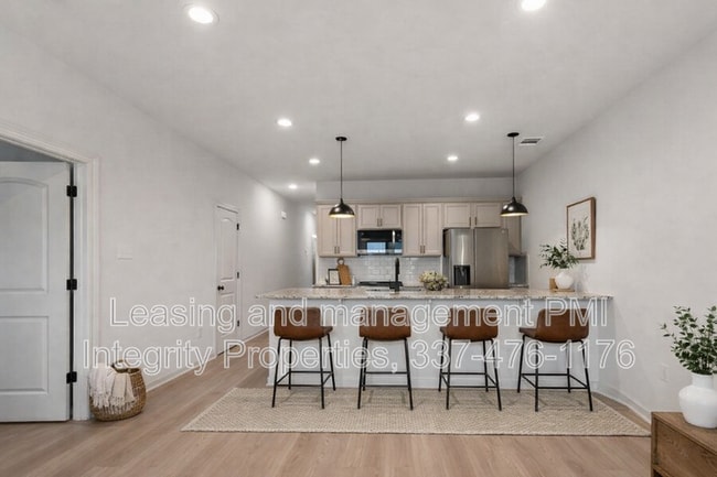 Building Photo - 606 Guillot Rd