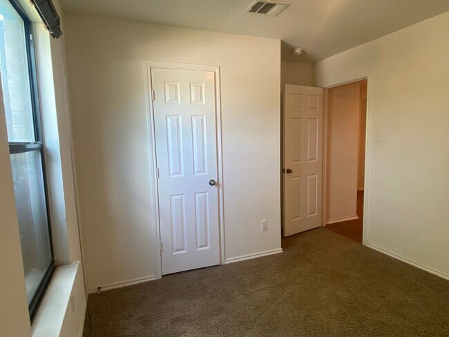 Building Photo - 3 BEDROOM, PLUS STUDY,  BELTON ISD