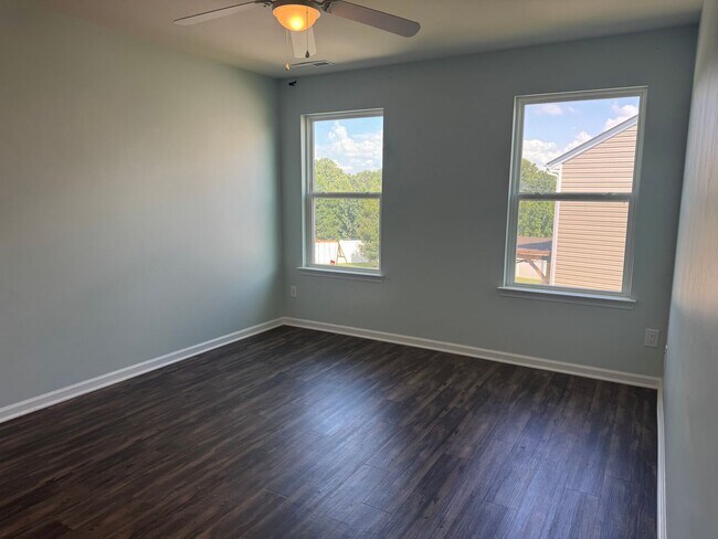 Building Photo - Five Bedroom Home in The Villages of Denver