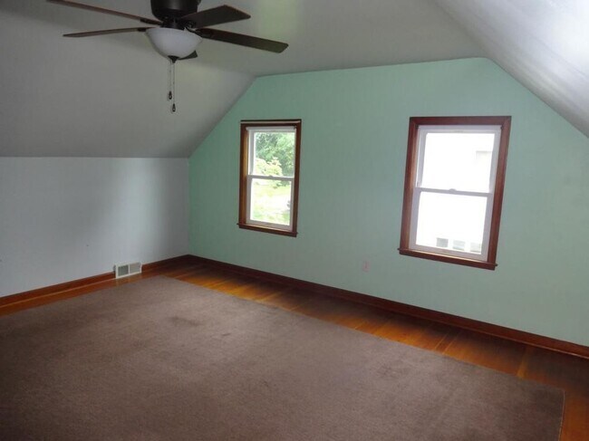 Building Photo - 414 N Hubert St