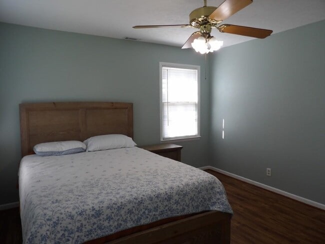 Building Photo - 917 9th Ave S