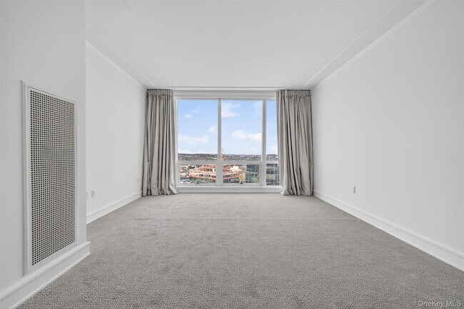 Building Photo - 1 Renaissance Square