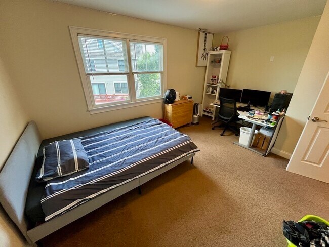 Building Photo - 20 5th Ave