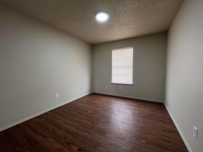 Building Photo - 7405 Waco Ave