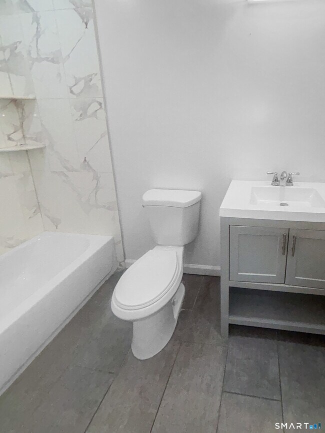 Building Photo - 1042 Iranistan Ave