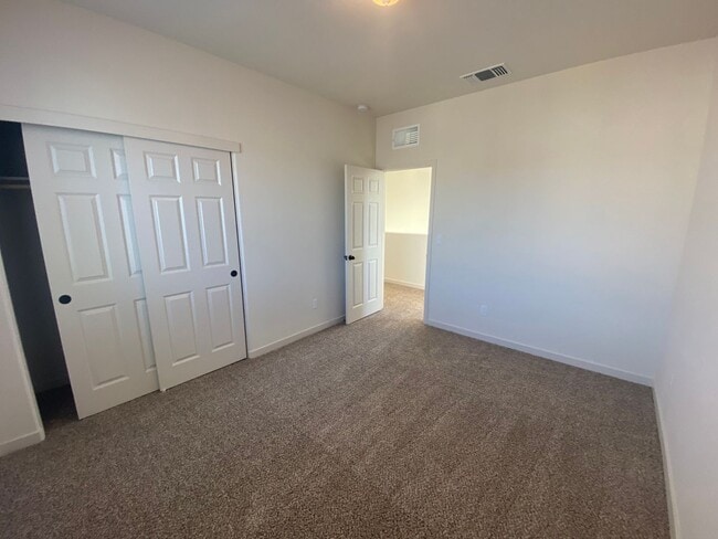 Building Photo - Newer Construction! 3 bedroom 2.5 Bathroom Home in a Gated Community