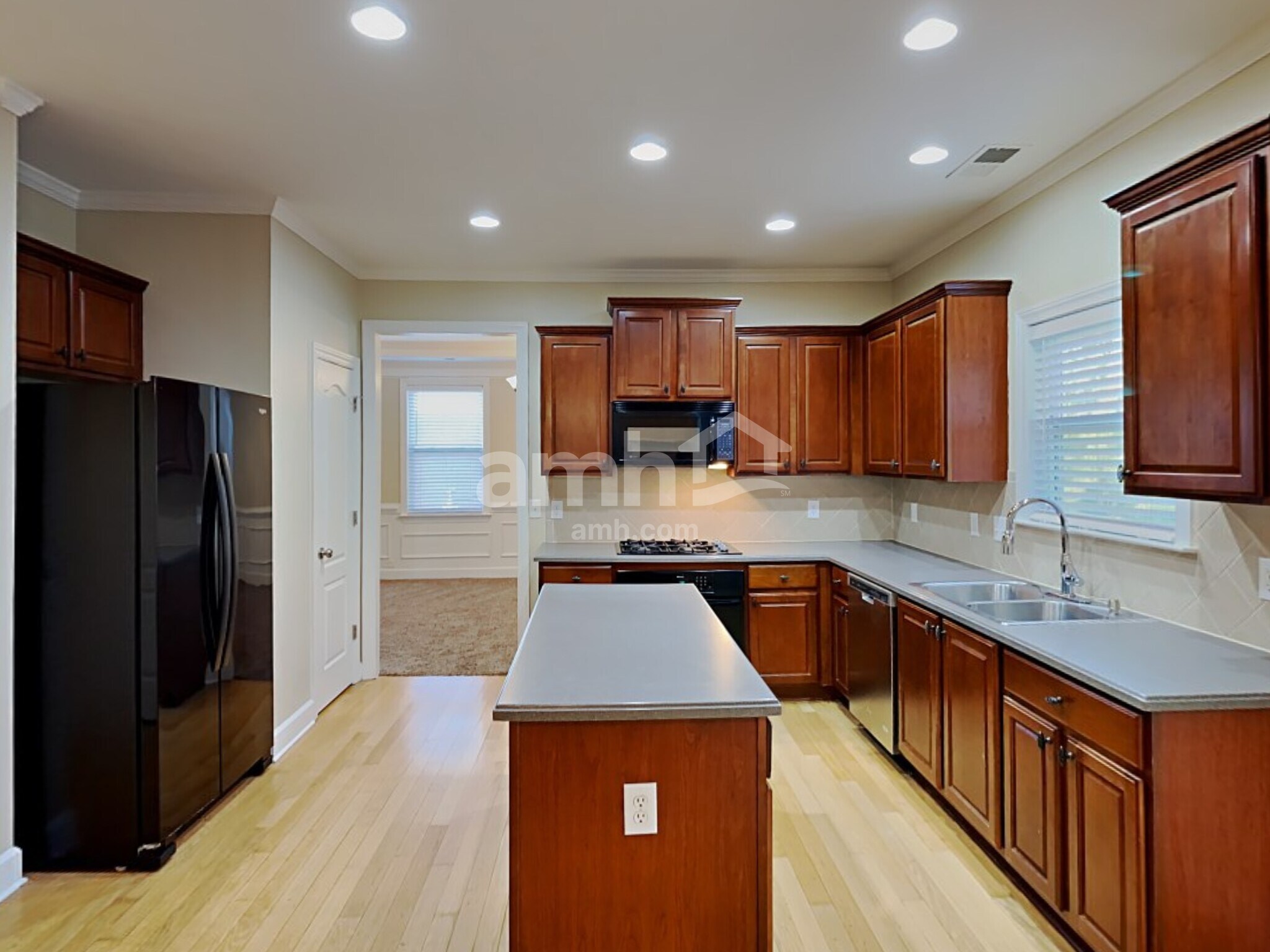 Building Photo - 111 Woodview Ct