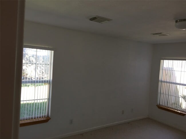 Building Photo - 10802 Heatherford Dr