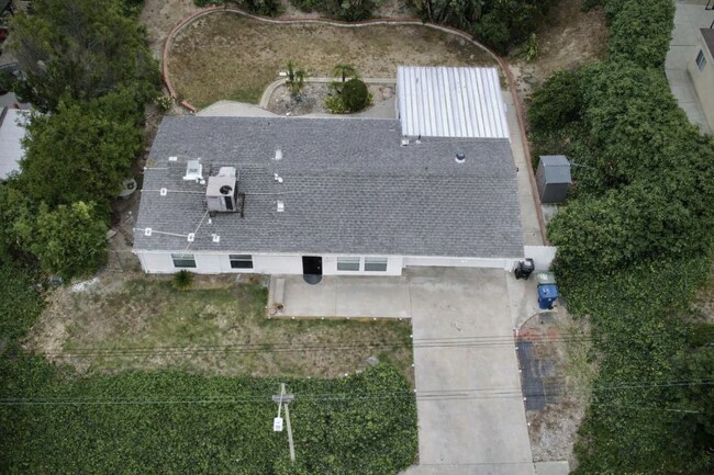 Building Photo - Beautiful house, 2bd+den/1.5ba HOME on the hillside of Granada Hills.