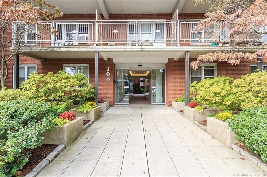 Front of building - 700 Summer St