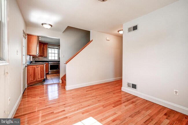 Building Photo - 5404 Arcadia Ave