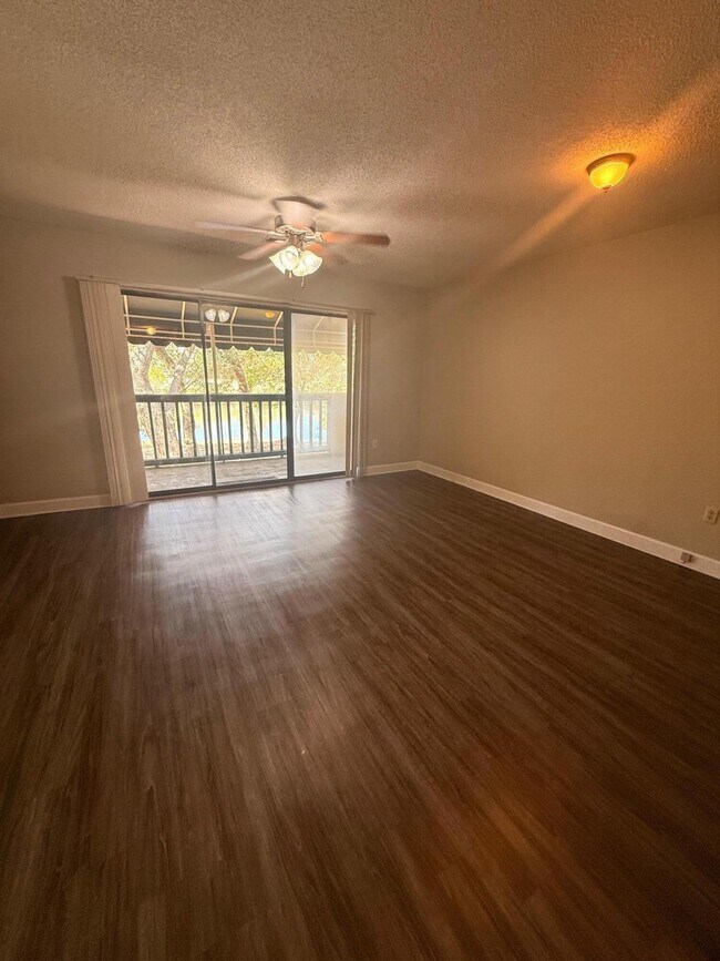 Building Photo - 304 Westlake Ct