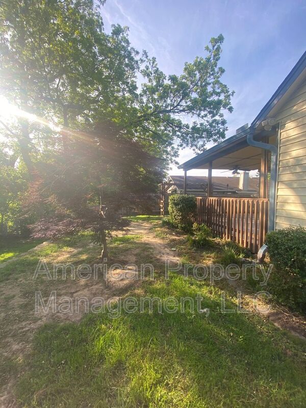 Building Photo - 4729 S Ironwood Ave