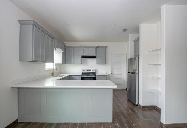 Building Photo - 3012 West Dr