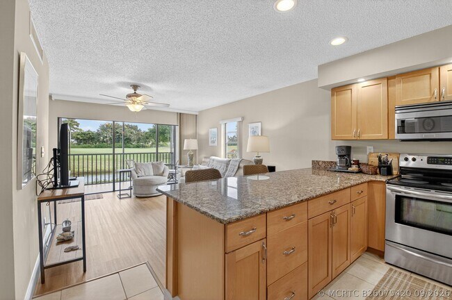 Building Photo - 451 Greensward Ln