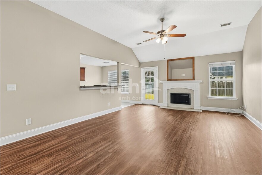 Building Photo - 738 Laurel Hill Cir