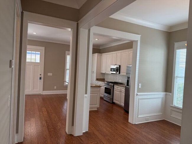 Building Photo - Lexington -Saluda River Club-Offering Self Guided Tour with RENTLY!