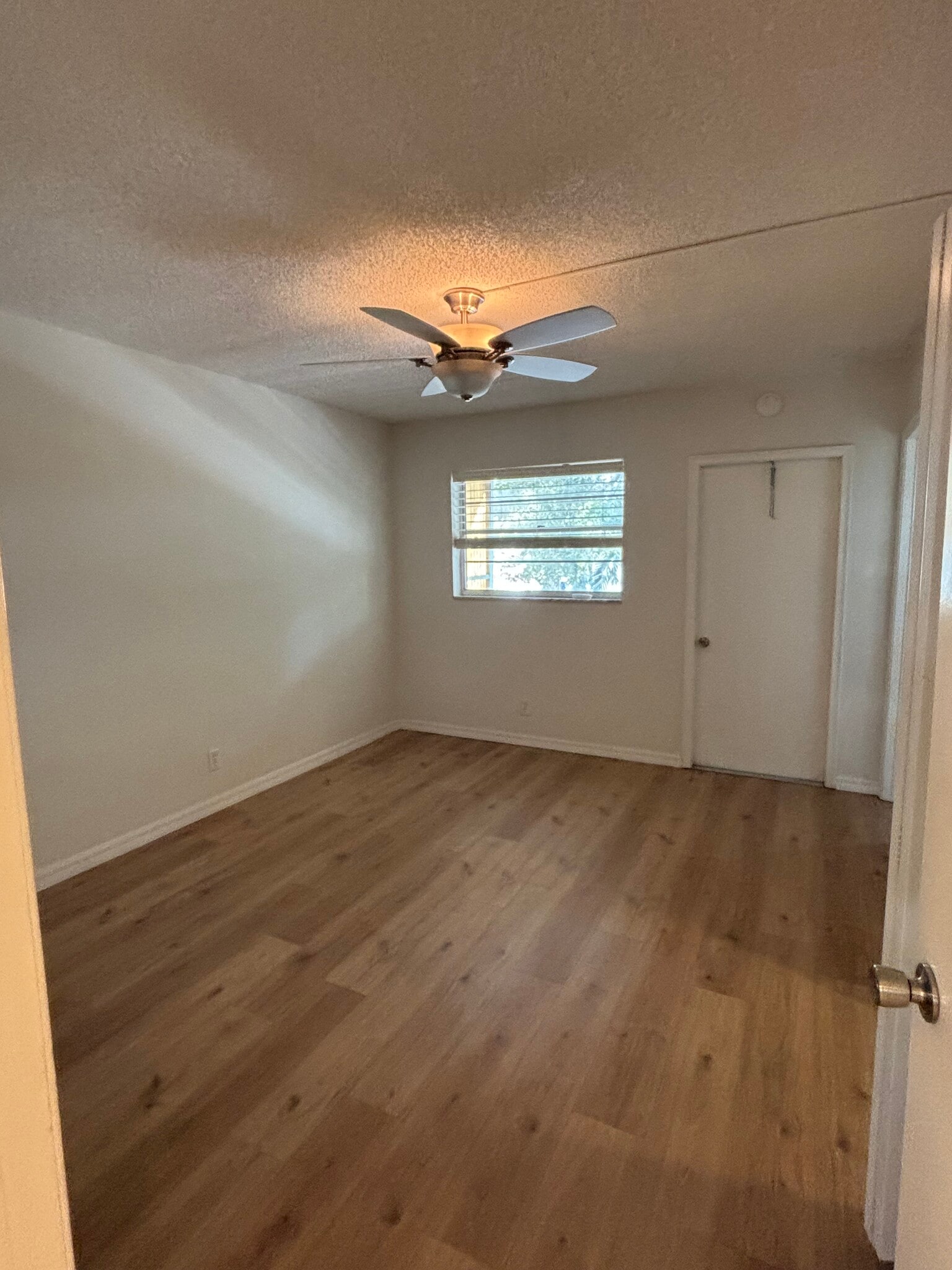 Building Photo - 305 E Ocean Ave