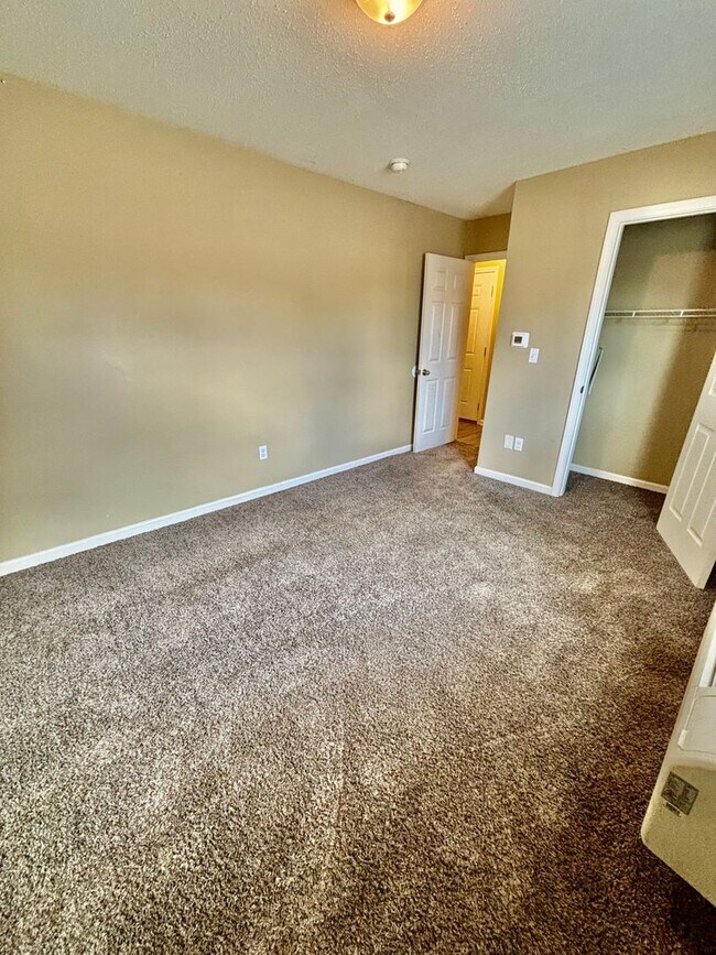Building Photo - Affordable 2 Bedroom Living in the Heart o...