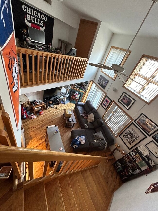 Building Photo - 865 W Buckingham Pl