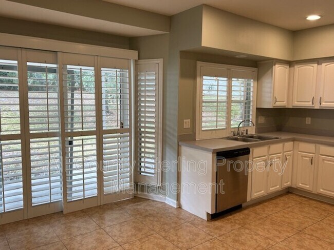 Building Photo - 1664 Pine Bay Dr