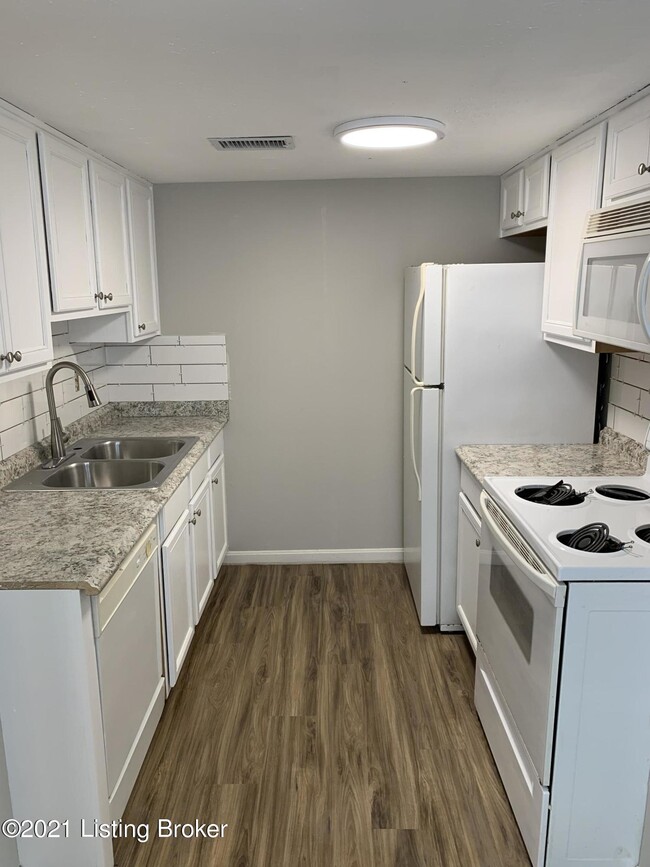 Building Photo - 2709 Grinstead Dr