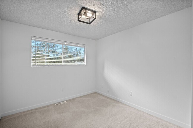 Building Photo - 3bd/1.75ba Mountlake Terrace Home