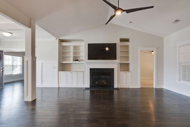 Building Photo - Beautiful Home in Lawton Station!