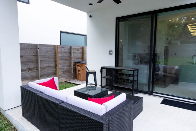 Building Photo - 507 S Park Dr