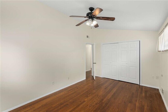 Building Photo - 2132 Fairway Cir NE