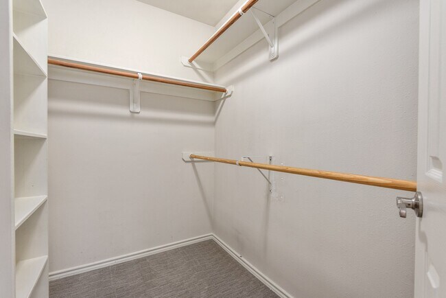 Building Photo - 19 Musk Rose Ct