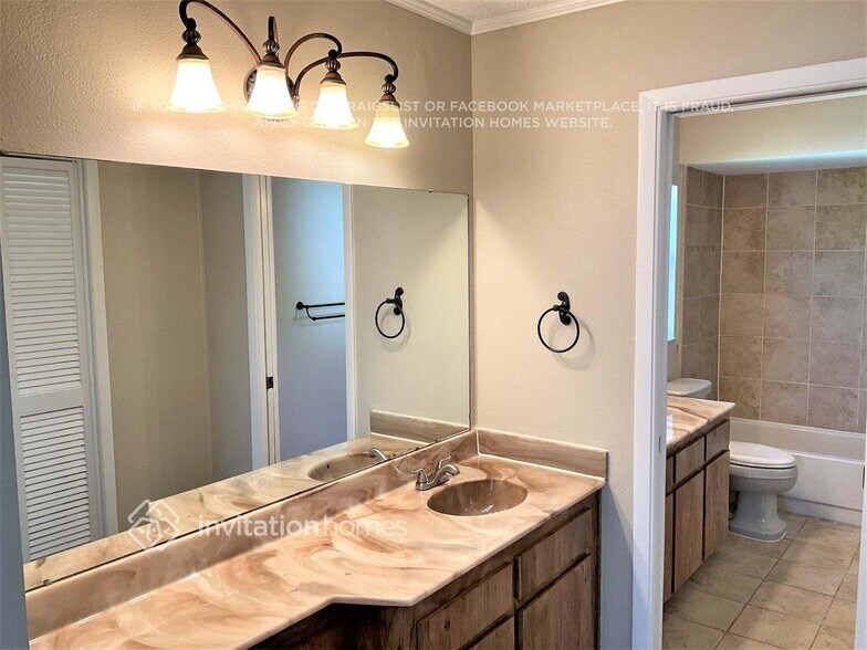 Building Photo - 3922 Dunaire Dr