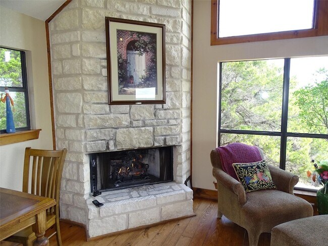 Building Photo - 919 Little Ranches Rd