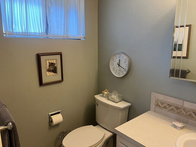 Building Photo - 6bd/3ba Bellevue House