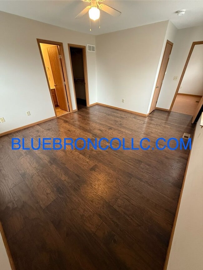 Building Photo - Georgous duplex in Raymore with a lot to offer!