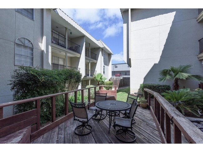 Building Photo - 910 Duncan Ln