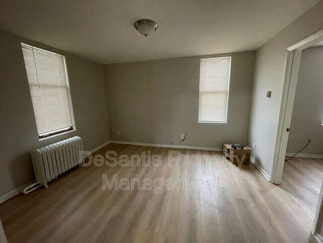 Building Photo - 1000 Duss Ave